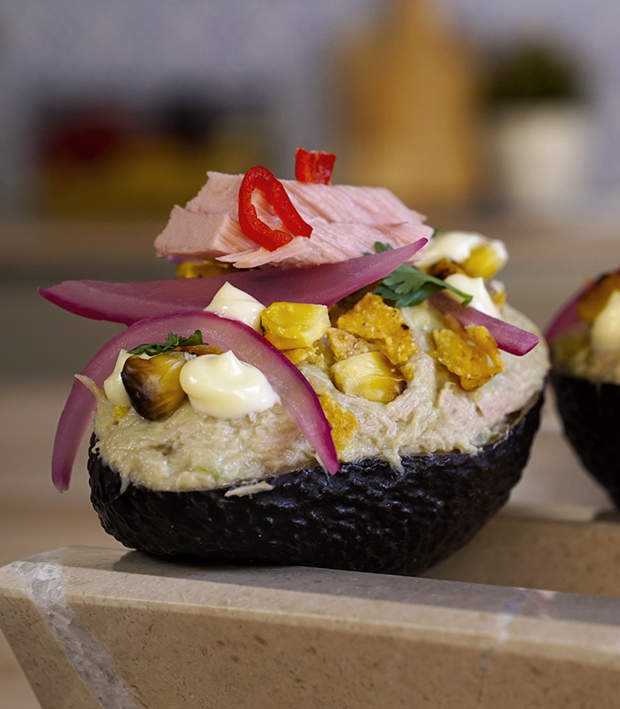 Avocado ripieno con Tonno Rio Mare con Peperoncino di Calabria