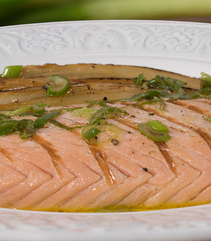 Indivia belga laccata al miele e Filetto di Salmone Grigliato all’Olio Extra Vergine di Oliva