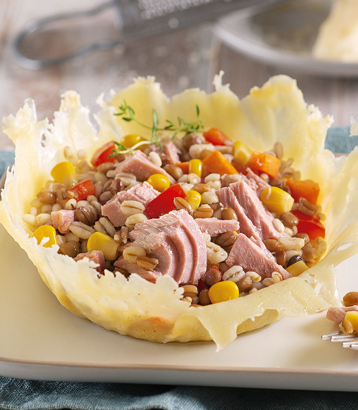 Insalatissime Orzo e Farro in cestini croccanti di parmigiano