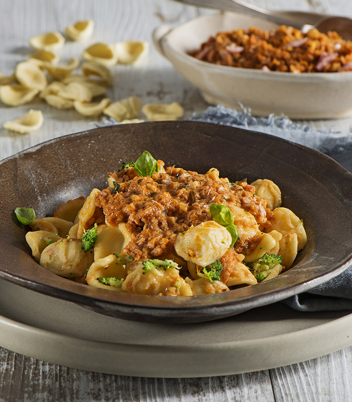 Orecchiette con Pesto al Tonno, Mandorle e Pecorino e cimette di broccolo