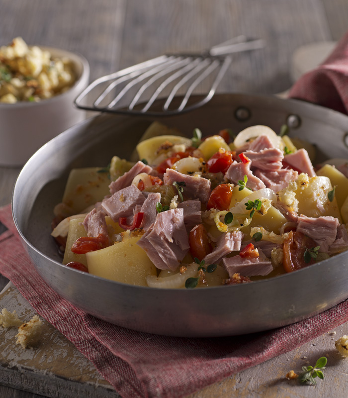 Paccheri al tonno con cipollotti e mollica