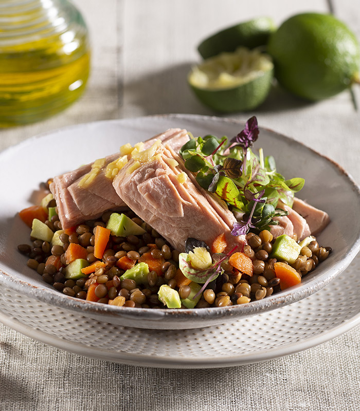 Filetti di tonno lime e zenzero con insalata di lenticchie