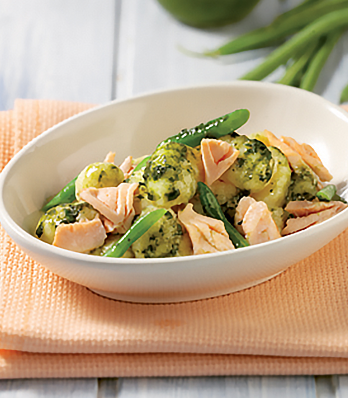 Gnocchi di patate al salmone e pesto