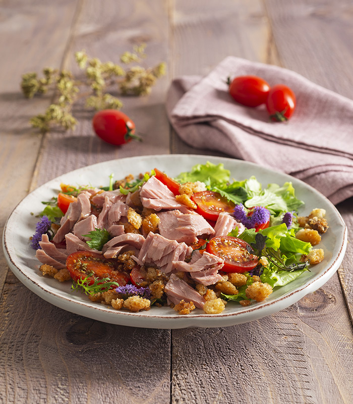 Insalata croccante con Tonno Super Naturale e pane raffermo