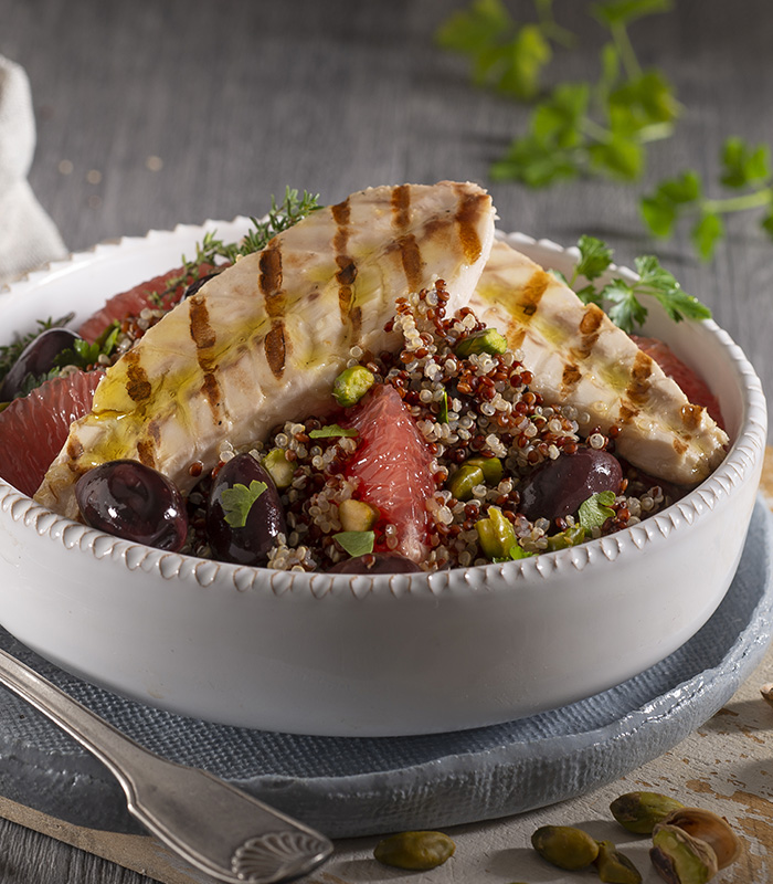 Insalata di sgombro, quinoa e pompelmo