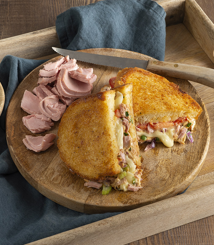 Sandwich filante al tonno