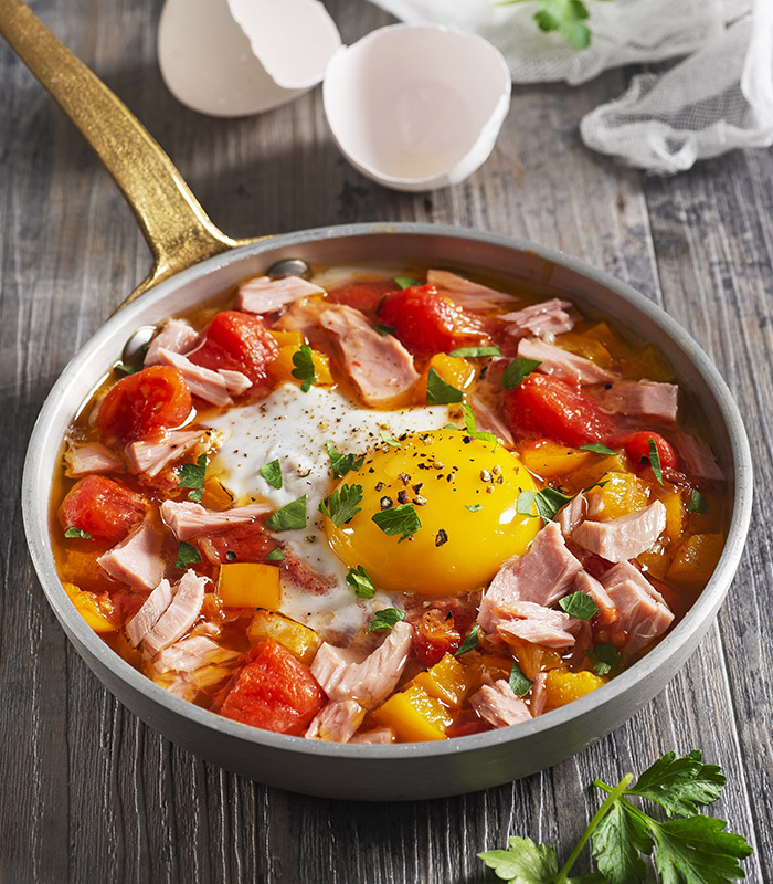 Uova al pomodoro con Tonno e peperoni
